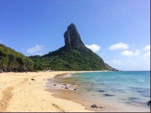 Morro do Pico y playa