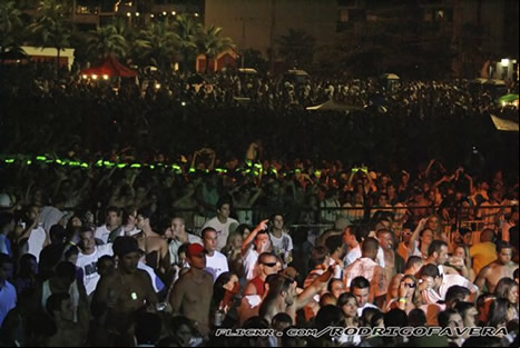 Multitud en la playa de Copacabana